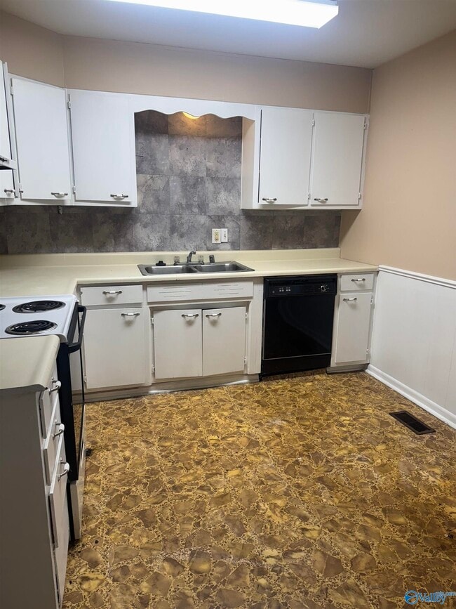 Building Photo - 3301 Greenhill Dr NW