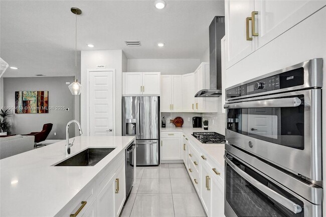 Building Photo - 10795 Oceano Wy