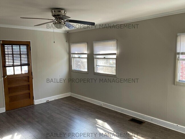 Building Photo - 1661 Richmond Dr