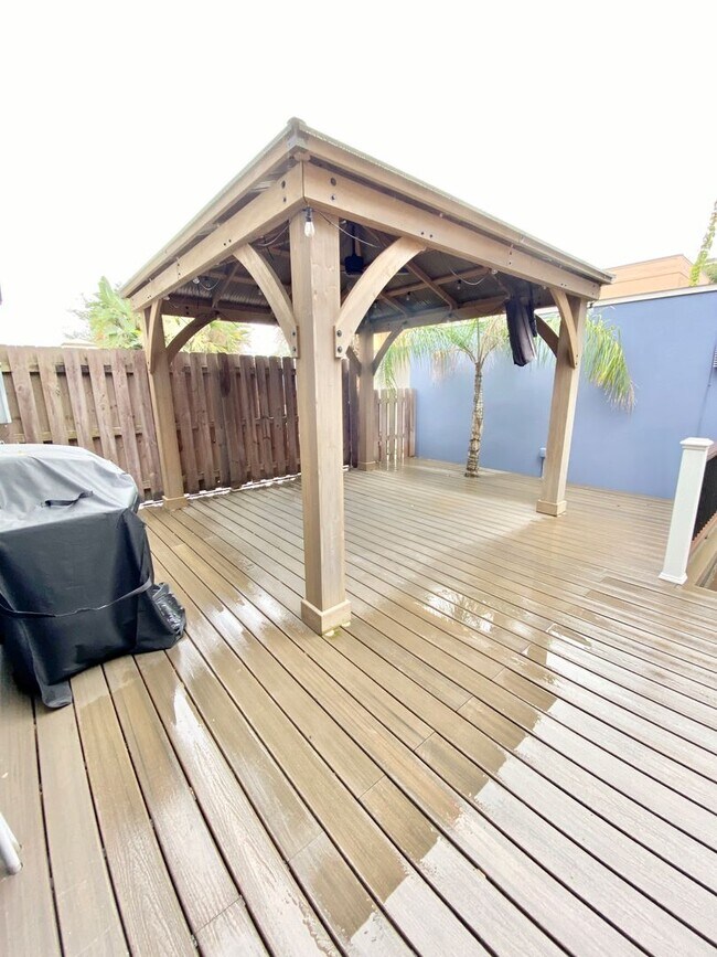 Building Photo - LUXURY TOWNHOME IN SODO 3/2.5 PLUS OFFICE AND BONUS ROOM  - DOWNTOWN ORLANDO