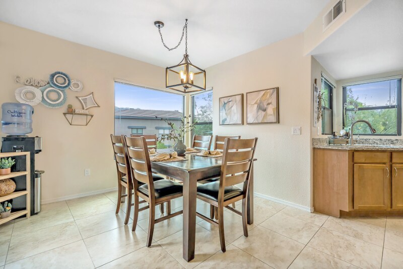 Building Photo - 5855 N Kolb Rd