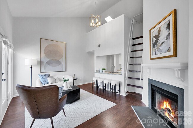 Building Photo - 300 S Cedar St