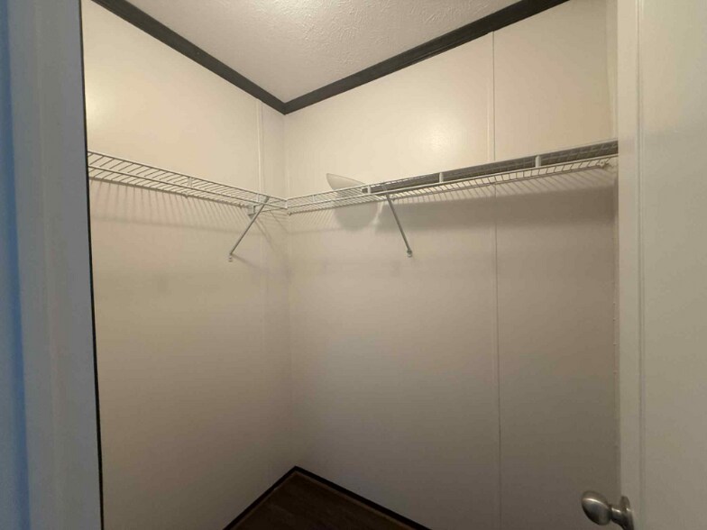 Building Photo - 1236 N Oaklane Rd