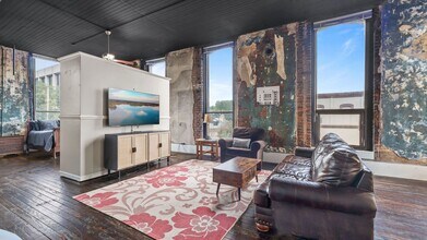 Building Photo - Downtown Loft for Lease