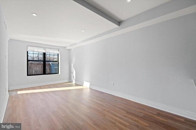 Building Photo - 811 N Columbus St