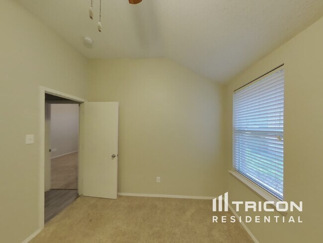 Building Photo - 1504 Redman Dr