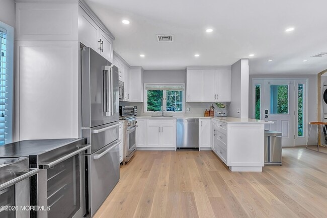 Building Photo - 637 Beacon Blvd