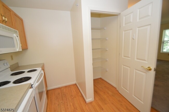 Building Photo - 21 Jenny Lind St