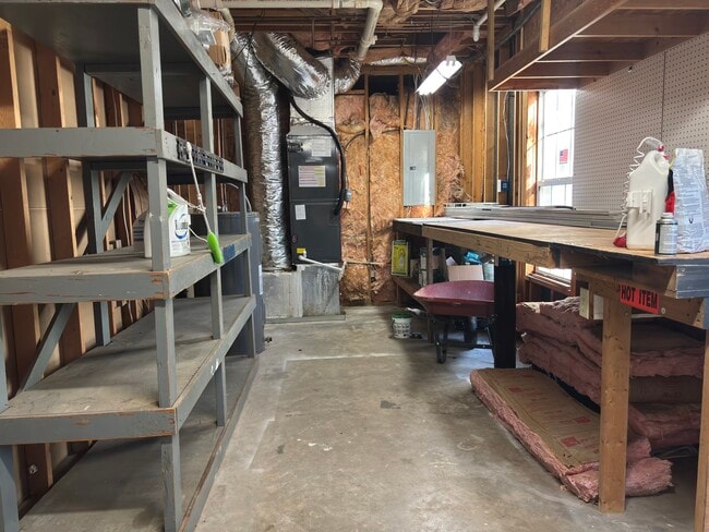 Building Photo - 3410 Camens Ct NE