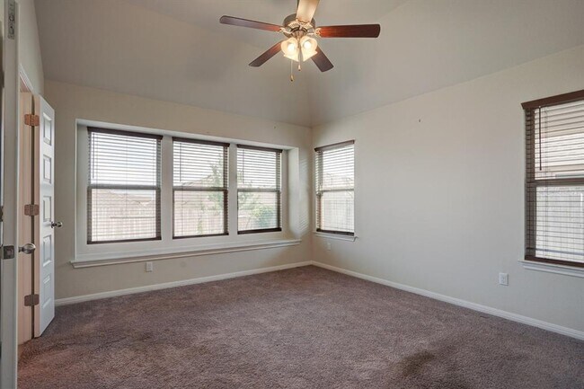 Building Photo - Beautiful 3BR/2BA Home with Island Kitchen...
