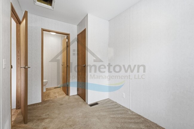Building Photo - 136 Cedar Hill