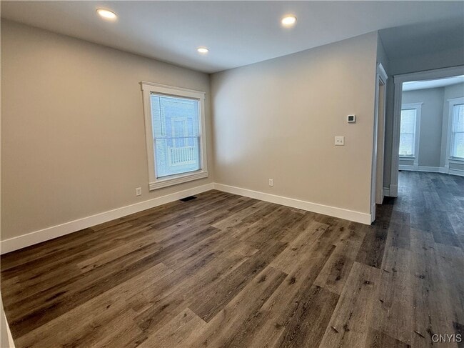 Building Photo - 213 W Main St