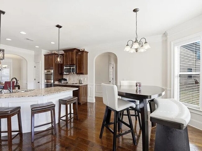 Building Photo - 8 Hillfoots Ct