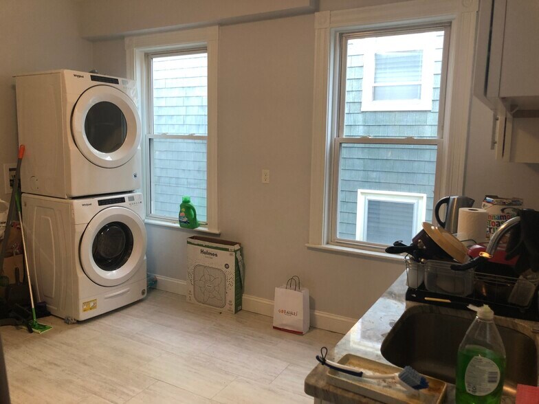 Building Photo - 6 Bucknam St