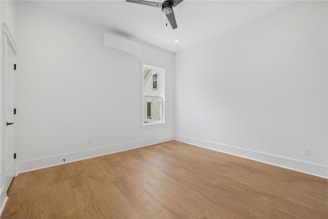 Building Photo - 267 E 11th St