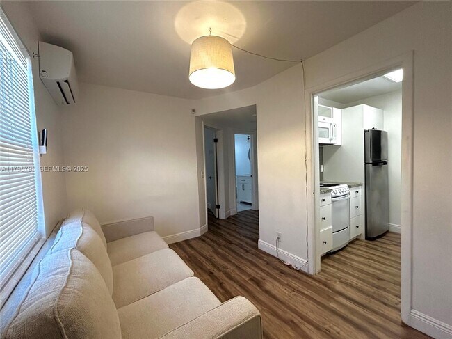 Building Photo - 407 NW 11th Ave