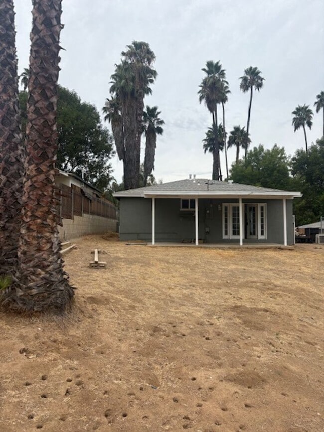 Building Photo - Beautiful Single-Family Home with Modern U...