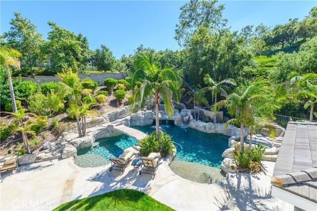 Building Photo - 21 Bent Oak