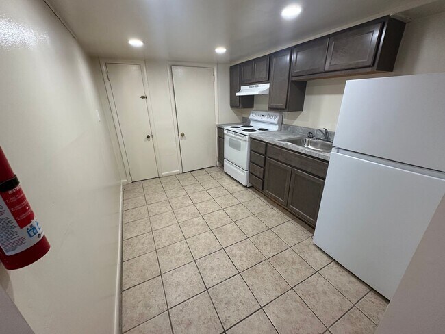 Building Photo - 3414