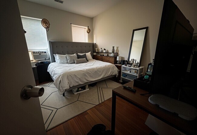 Building Photo - 191 Boylston St