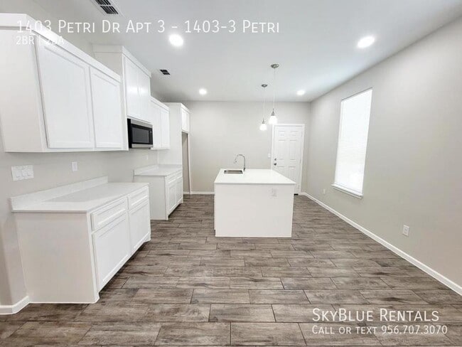 Building Photo - 1403 Petri Dr