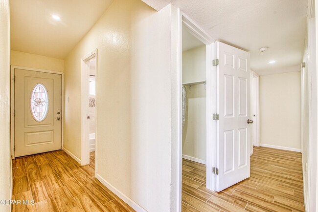 Building Photo - 8818 Mt Elbert Dr