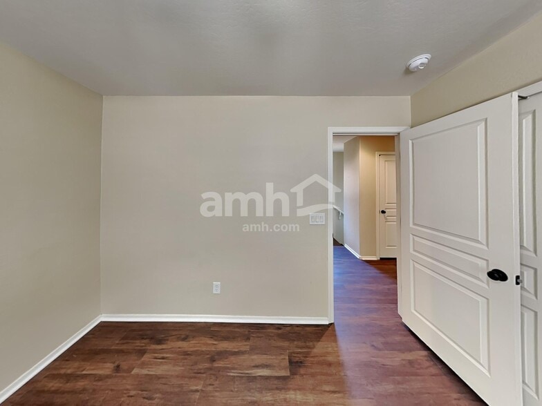 Building Photo - 3774 E Santa Fe Ln