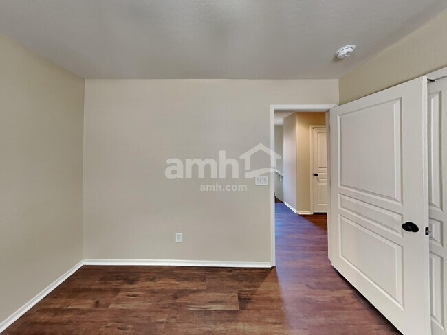 Building Photo - 3774 E Santa Fe Ln