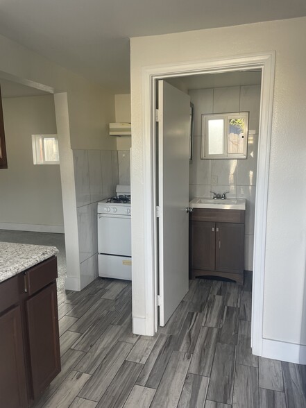 Building Photo - 1733 W 150th St