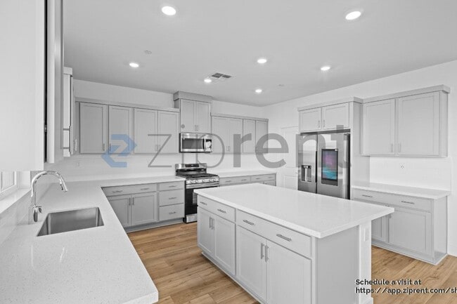 Building Photo - 3335 Cascade Dr