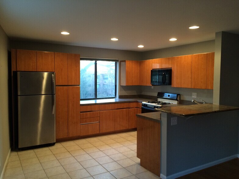 Building Photo - 4114 Davis Pl NW