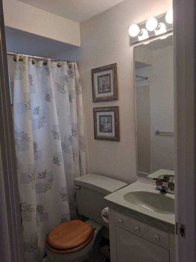 Building Photo - 3002 Mintwood Dr