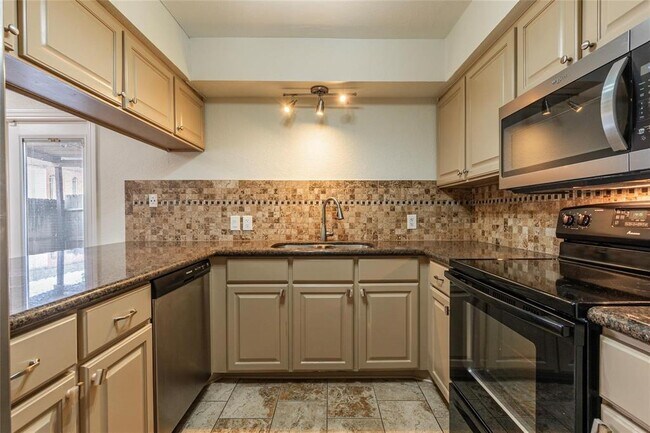 Building Photo - 1456 Silverpines Rd