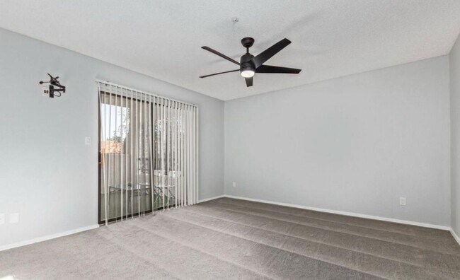 Building Photo - Beautiful Scottsdale Condo with Pool Views!