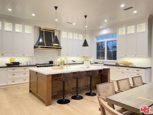 Building Photo - 12730 Hanover St