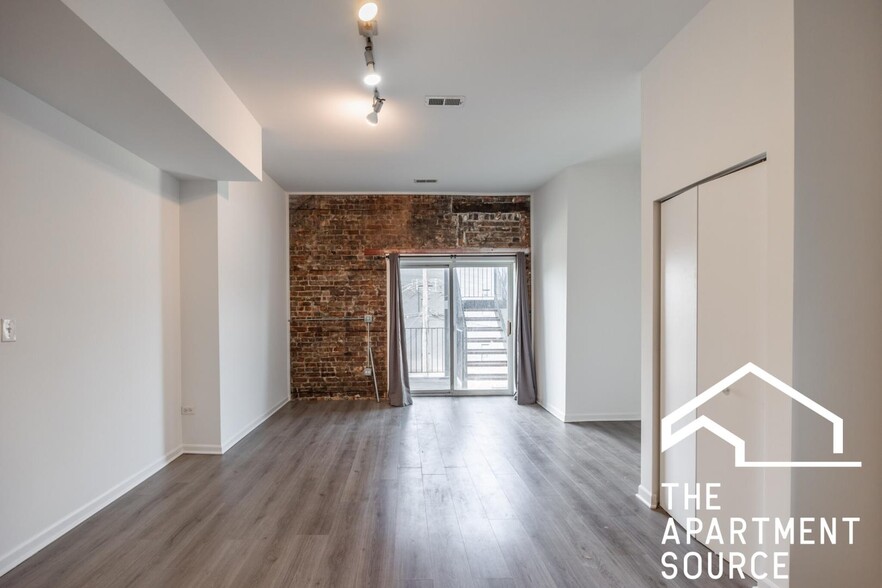 Building Photo - 2020 S Throop St
