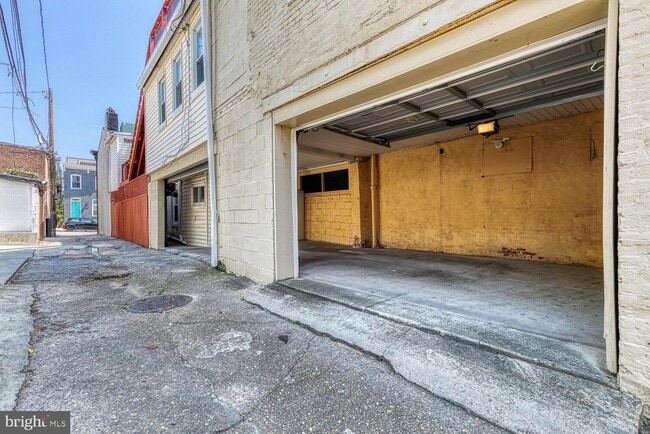 Building Photo - 106 S Castle St