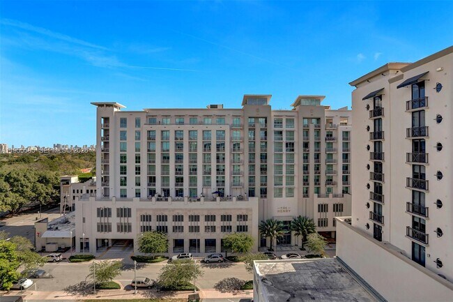 Building Photo - 301 Altara Ave