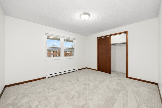 Building Photo - 609 E 3rd St