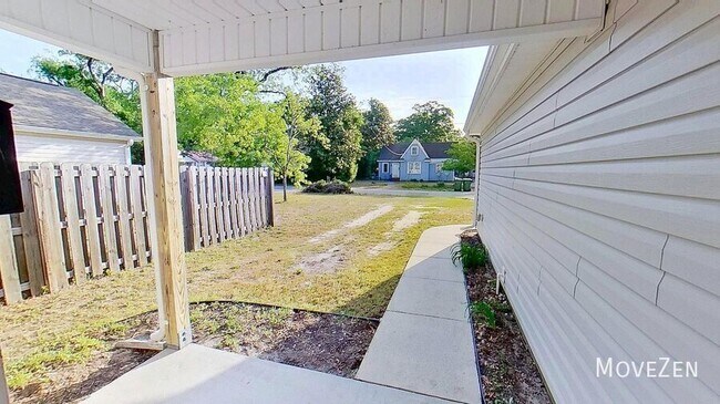 Building Photo - 2034 Monroe St