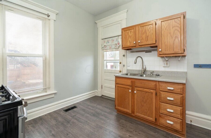 Building Photo - 239 W 1st Ave