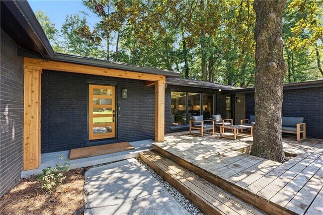 Building Photo - 3831 Greenhill Dr