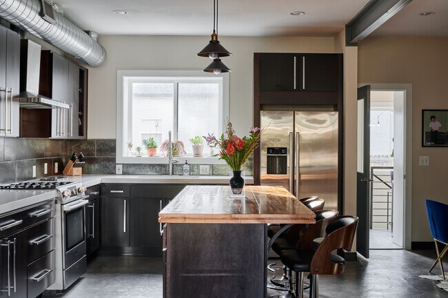 Building Photo - 3353 Tejon St