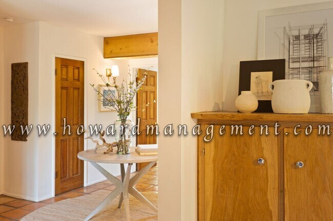 Building Photo - Stunning 5 Bedroom House in Santa Monica