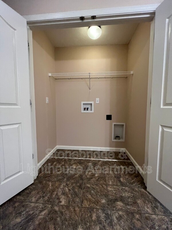 Building Photo - 1101 Stonebench Cir