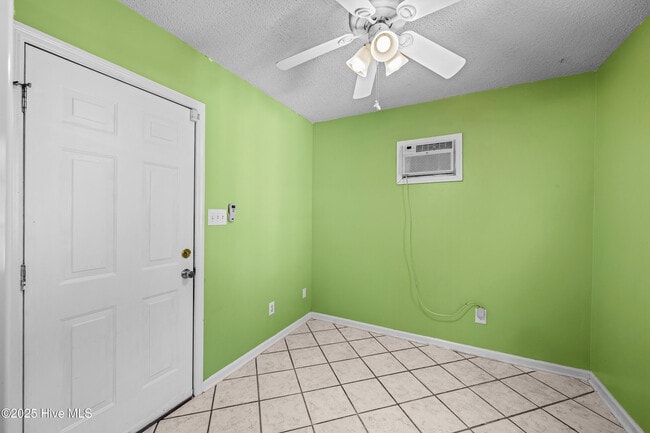 Building Photo - 314 Pebble Ln