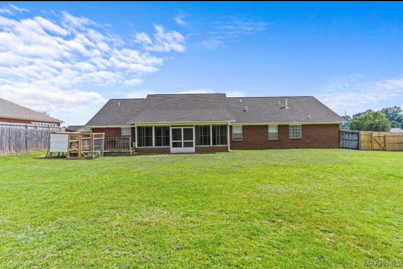 Backyard center view - 108 Fieldstone Dr
