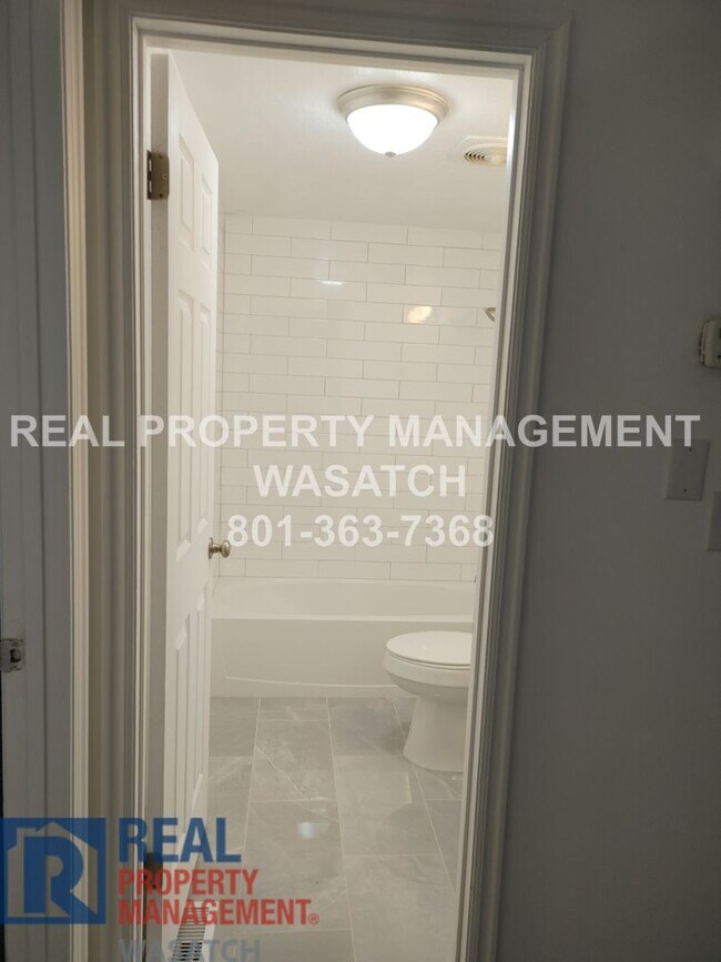 Building Photo - Take a Look at This 4 Bedroom 2 Bathroom Home in West Jordan UT!!