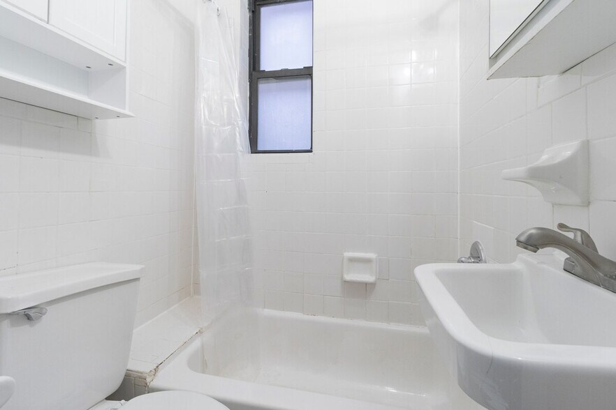 Building Photo - 329 E 94th St