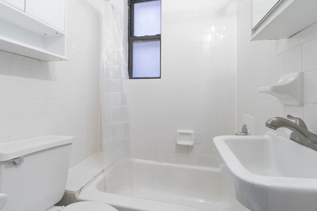 Building Photo - 215 B E 95th St